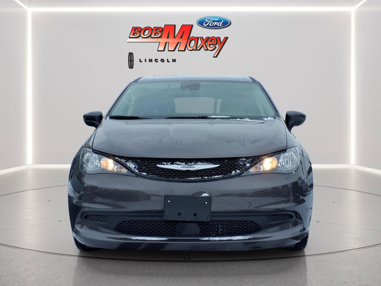 Used 2023 Chrysler Voyager LX image 6