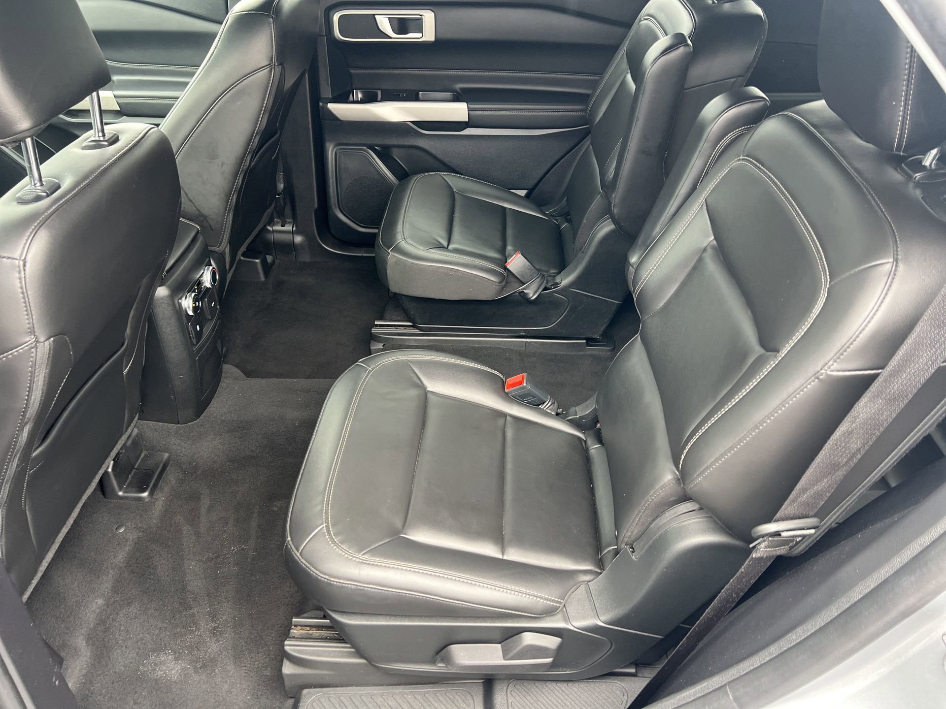 Certified 2022 Ford Explorer XLT w/ Equipment Group 202A image 22