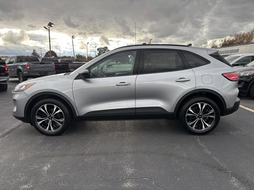 Certified 2022 Ford Escape SE w/ SE Sport Appearance Package image 2