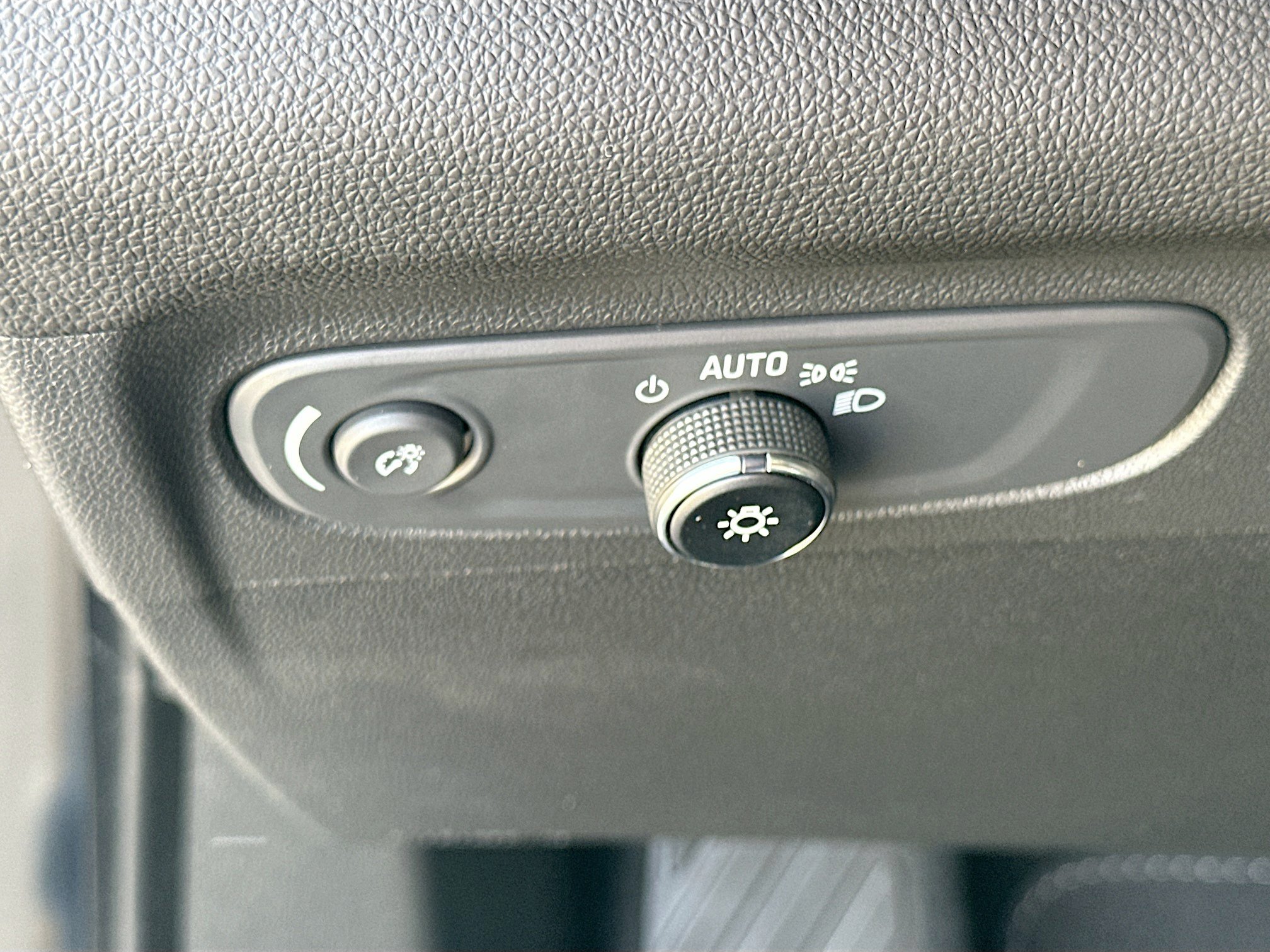 Used 2023 Buick Envision Essence FWD image 10