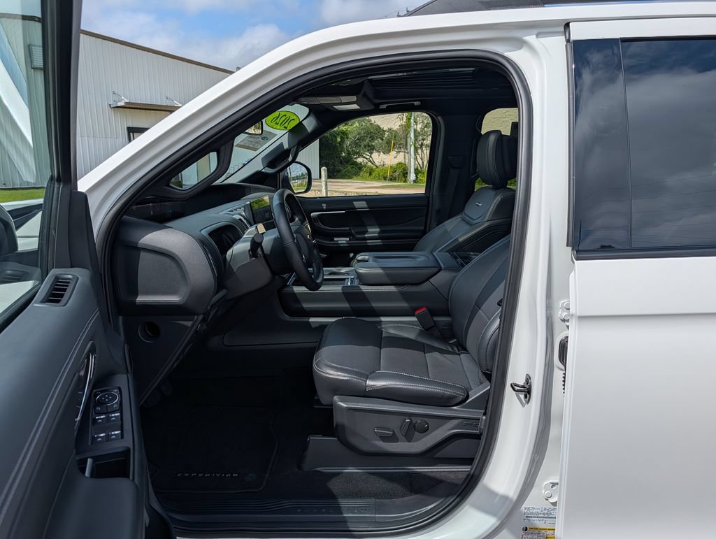Certified 2026 Ford Expedition Platinum w/ Stealth Appearance Package AWD/4WD image 21