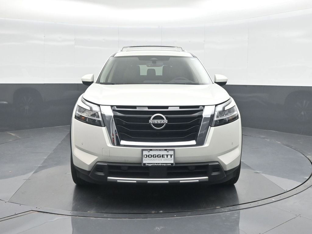 Used 2024 Nissan Pathfinder Platinum FWD image 5