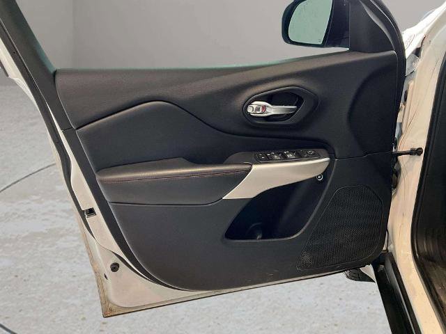 Used 2017 Jeep Cherokee Trailhawk w/ Comfort & Convenience Group image 14