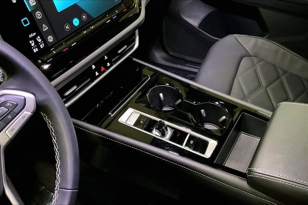 Used 2025 Volkswagen Atlas SE image 16