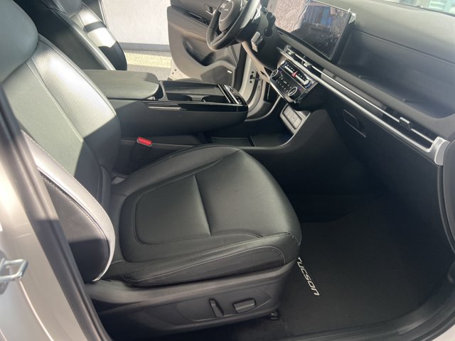 Used 2025 Hyundai Tucson Limited AWD/4WD image 14