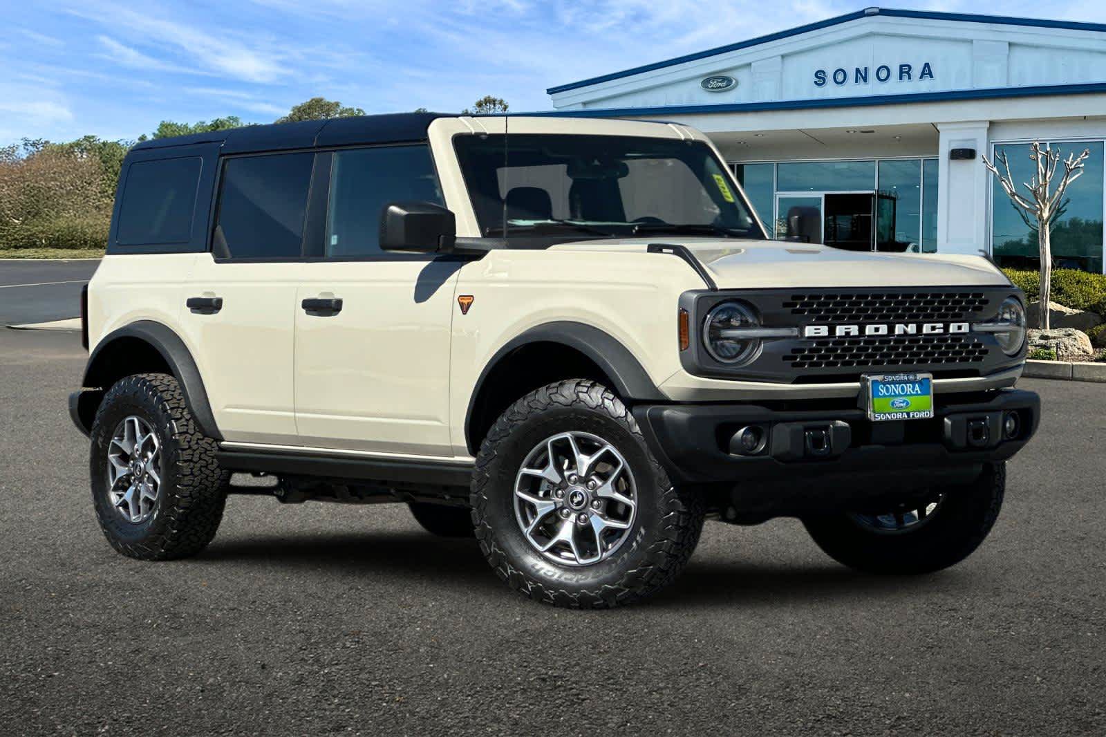 Certified 2025 Ford Bronco Badlands AWD/4WD image 2