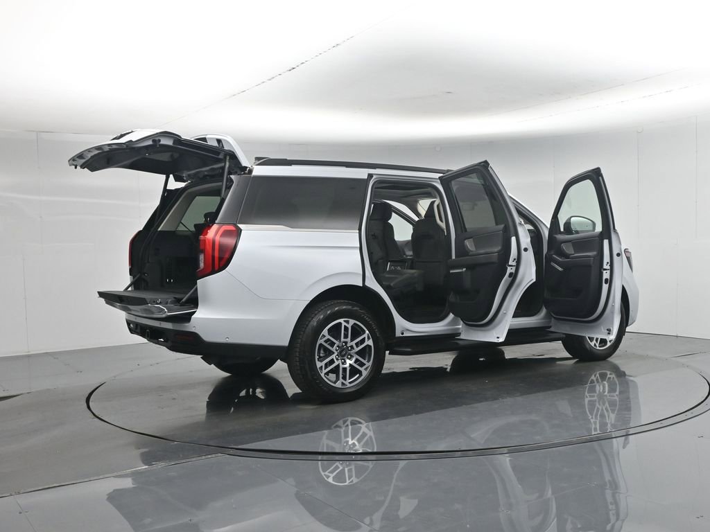 Certified 2025 Ford Expedition Active AWD/4WD image 6