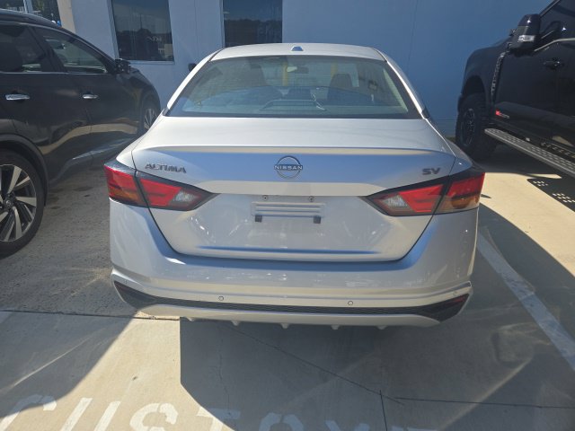 Used 2024 Nissan Altima 2.5 SV FWD image 14