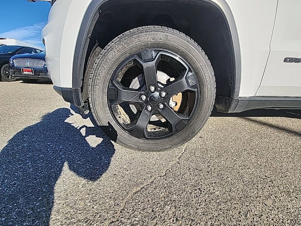 Used 2019 Jeep Grand Cherokee Laredo image 21