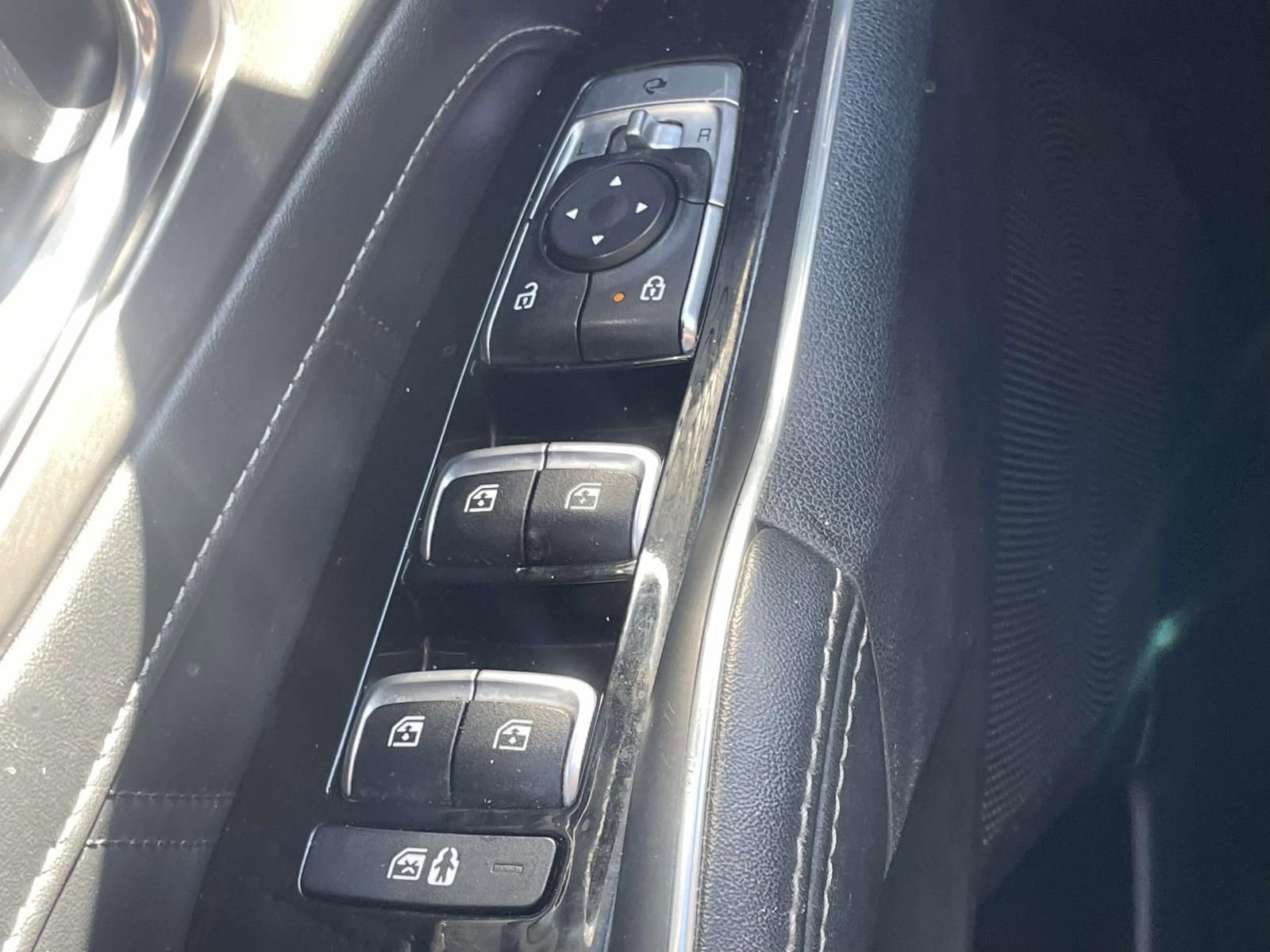 Used 2023 Kia Sorento SX image 28