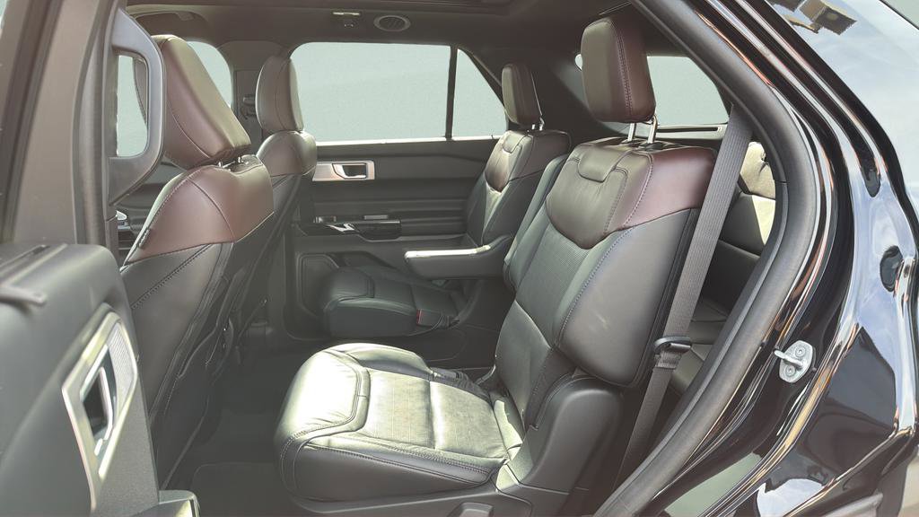 Certified 2023 Ford Explorer Platinum w/ Technology Package AWD/4WD image 40