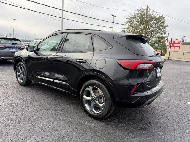 Certified 2023 Ford Escape ST-Line image 2