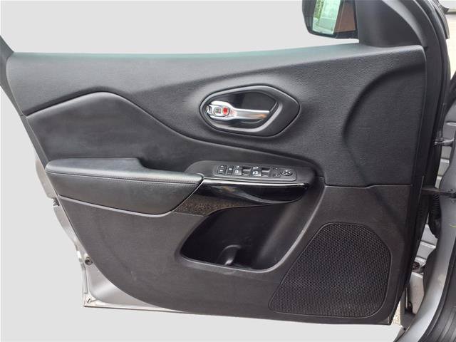 Used 2020 Jeep Cherokee Latitude Plus FWD image 14