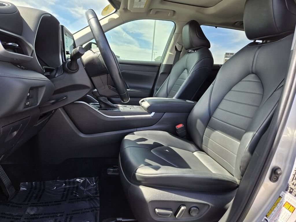 Used 2021 Toyota Highlander XLE FWD image 9