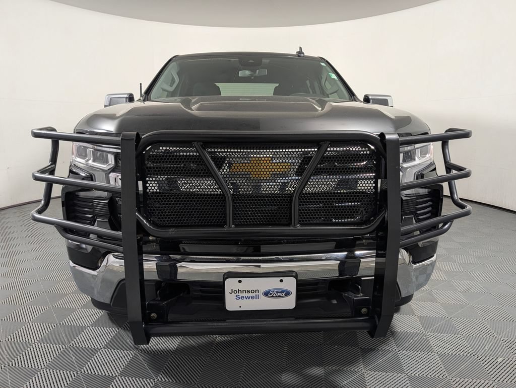 Used 2022 Chevrolet Silverado 1500 LT w/ Z71 Off-Road Package AWD/4WD image 3
