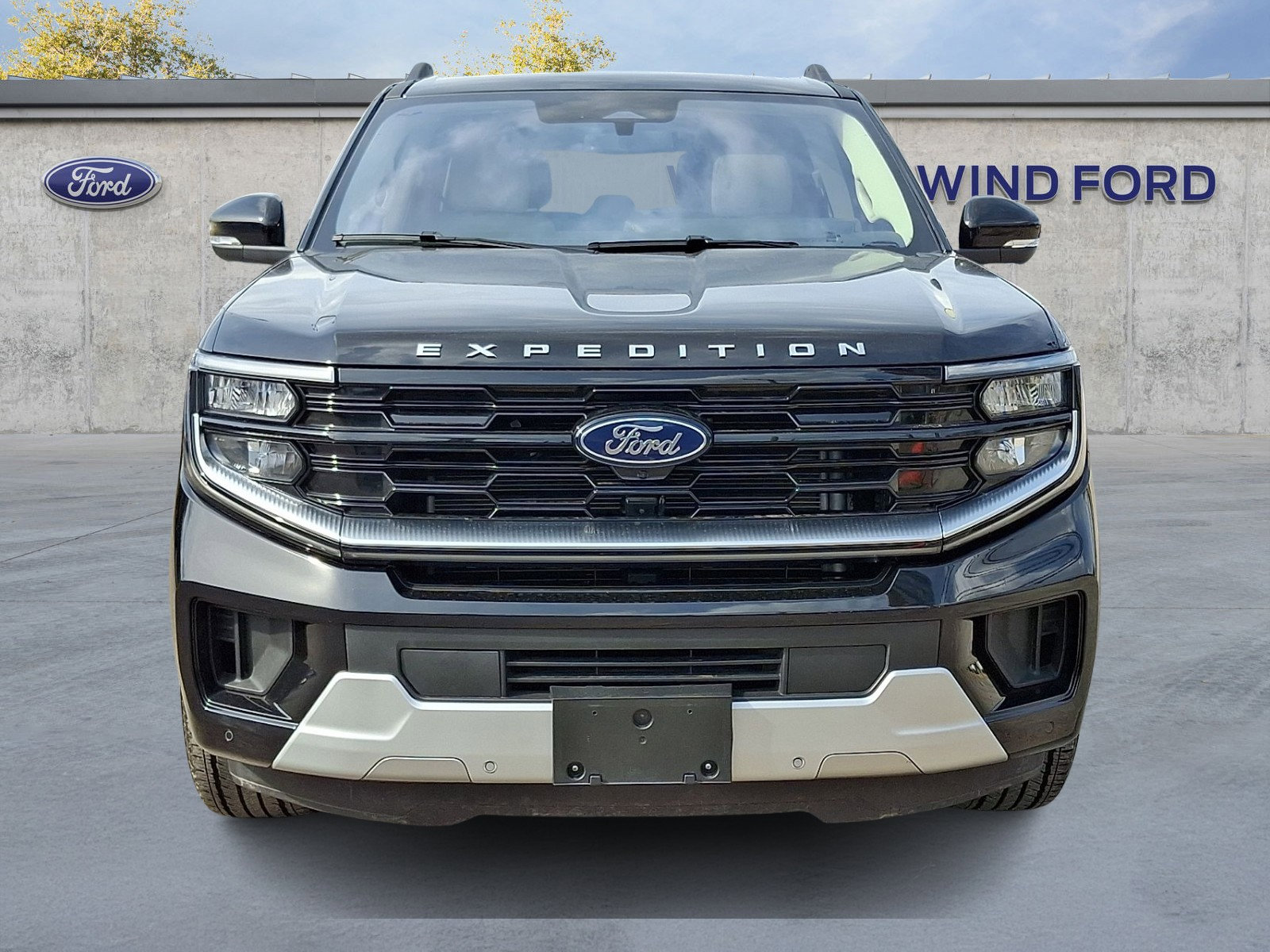 Certified 2025 Ford Expedition Platinum w/ Driver's Package AWD/4WD image 2