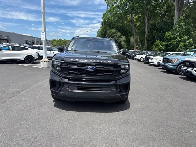 Certified 2025 Ford Expedition Active AWD/4WD image 2