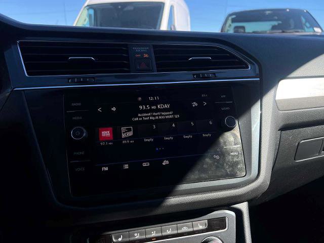 Used 2020 Volkswagen Tiguan SE w/ Panoramic Sunroof Package image 23