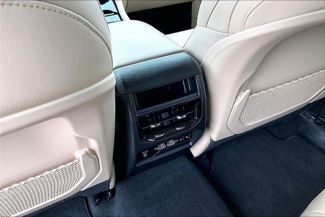 Used 2024 Jeep Grand Cherokee Limited AWD/4WD image 31