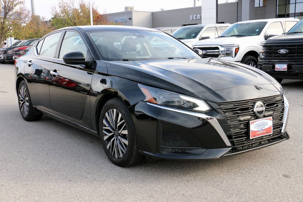 Used 2023 Nissan Altima 2.5 SV image 4