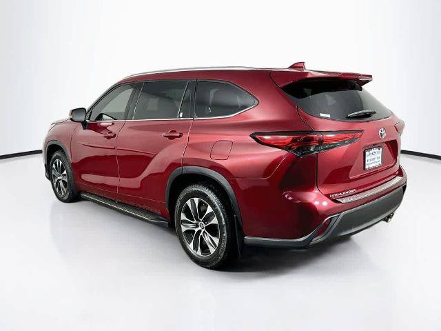 Used 2020 Toyota Highlander XLE FWD image 4