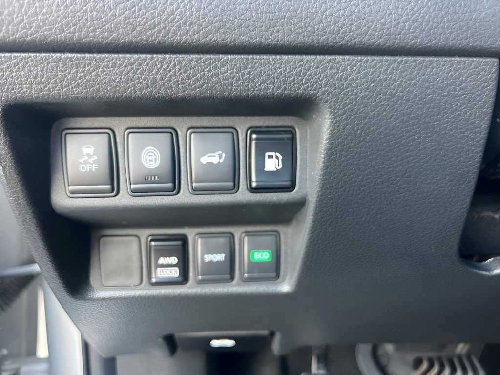 Used 2019 Nissan Rogue SV AWD/4WD image 18