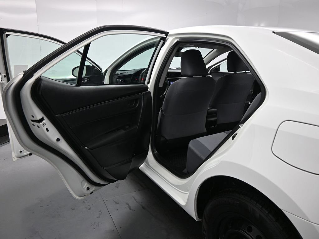 Used 2018 Toyota Corolla L image 41
