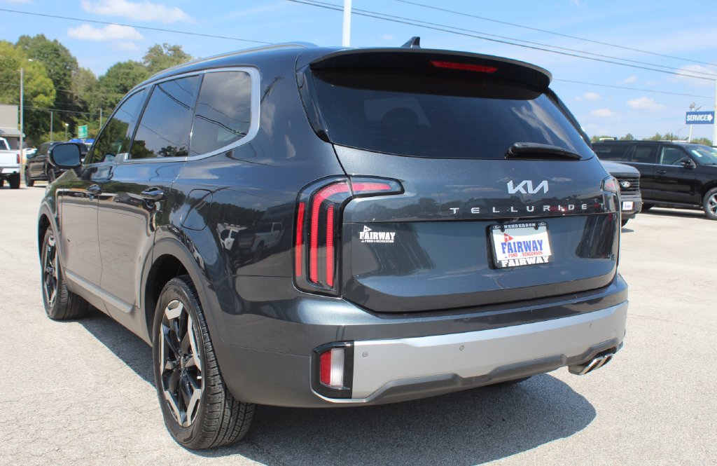 Used 2023 Kia Telluride EX w/ EX Captain's Chair Package FWD image 9