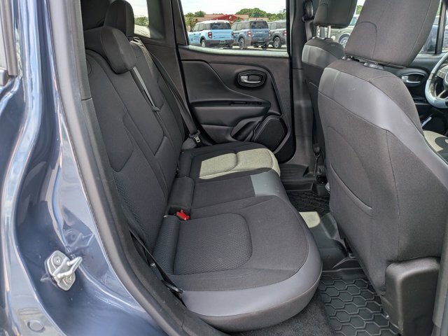 Used 2020 Jeep Renegade Altitude FWD image 31