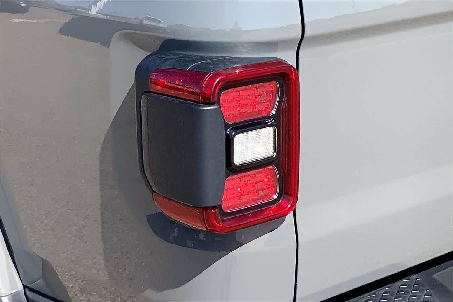 Used 2023 Jeep Gladiator Mojave w/ LED Lighting Group AWD/4WD image 29