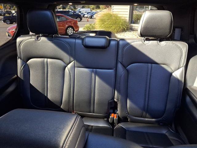 Used 2025 Jeep Wagoneer 4WD w/ Premium Group I image 11