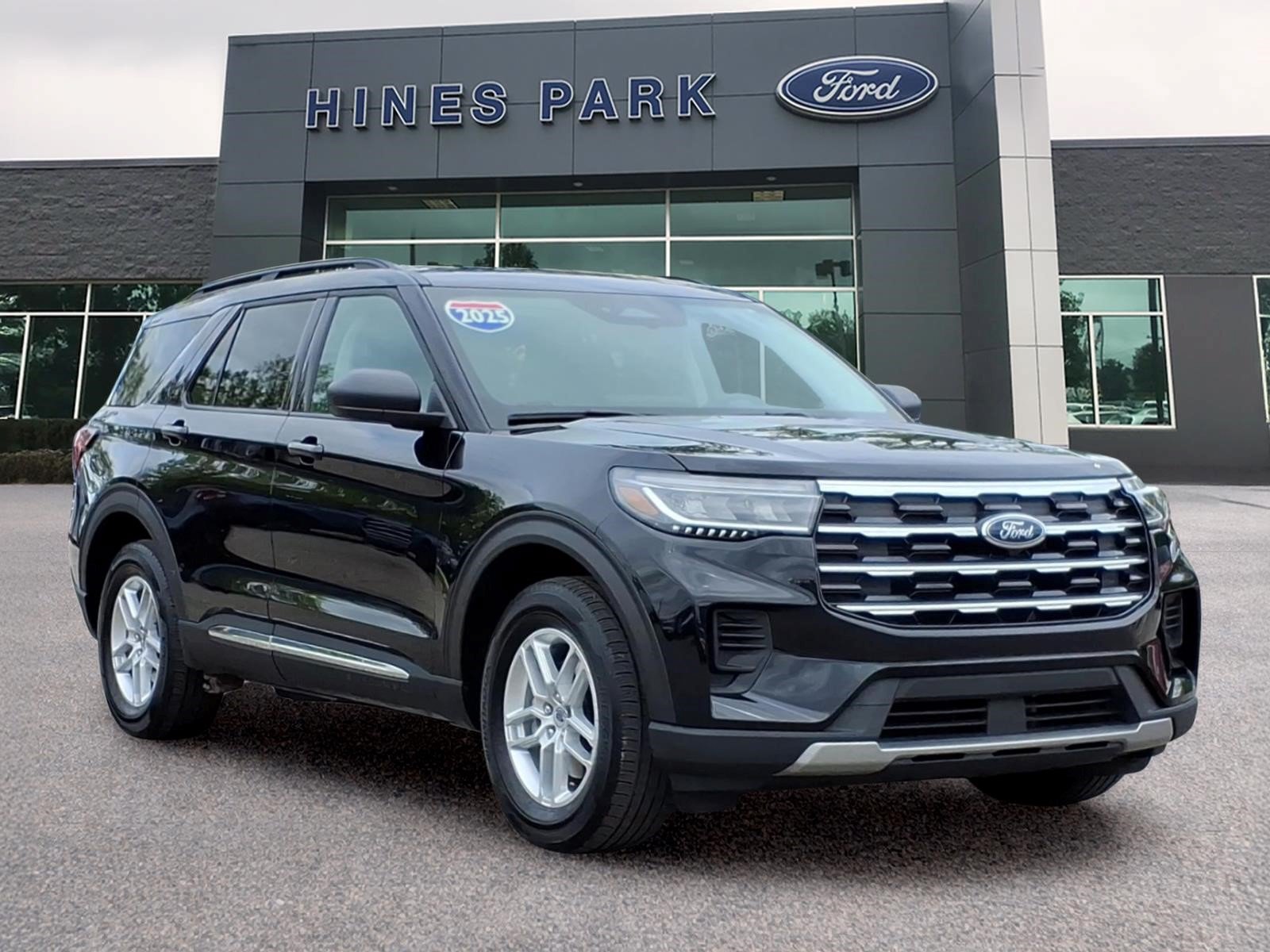 Certified 2025 Ford Explorer Active AWD/4WD image 1