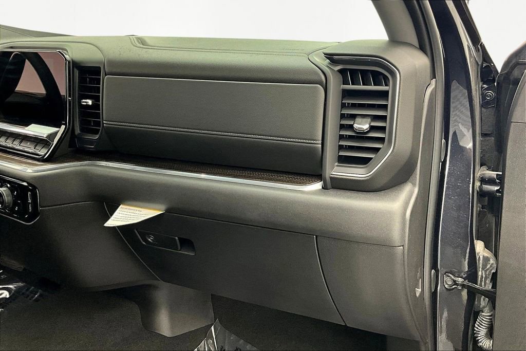 Used 2024 Chevrolet Silverado 1500 LT image 17