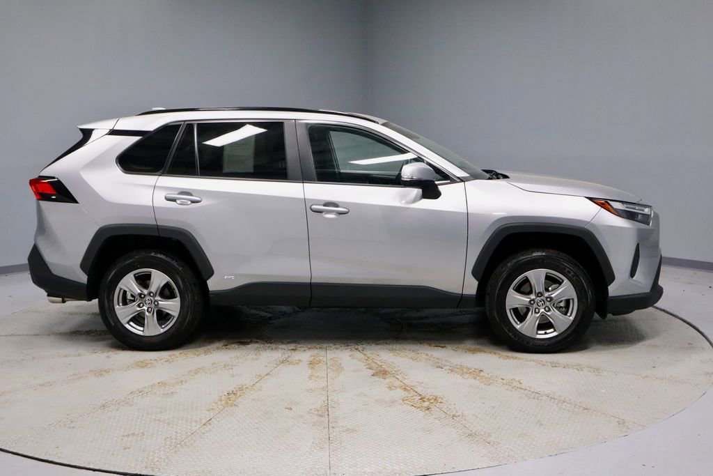 Used 2025 Toyota RAV4 XLE AWD/4WD image 6