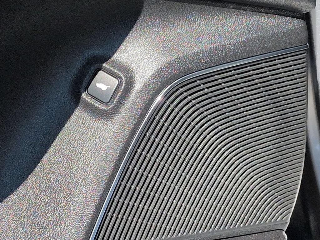 Used 2025 Acura MDX SH-AWD w/ Technology Package image 11