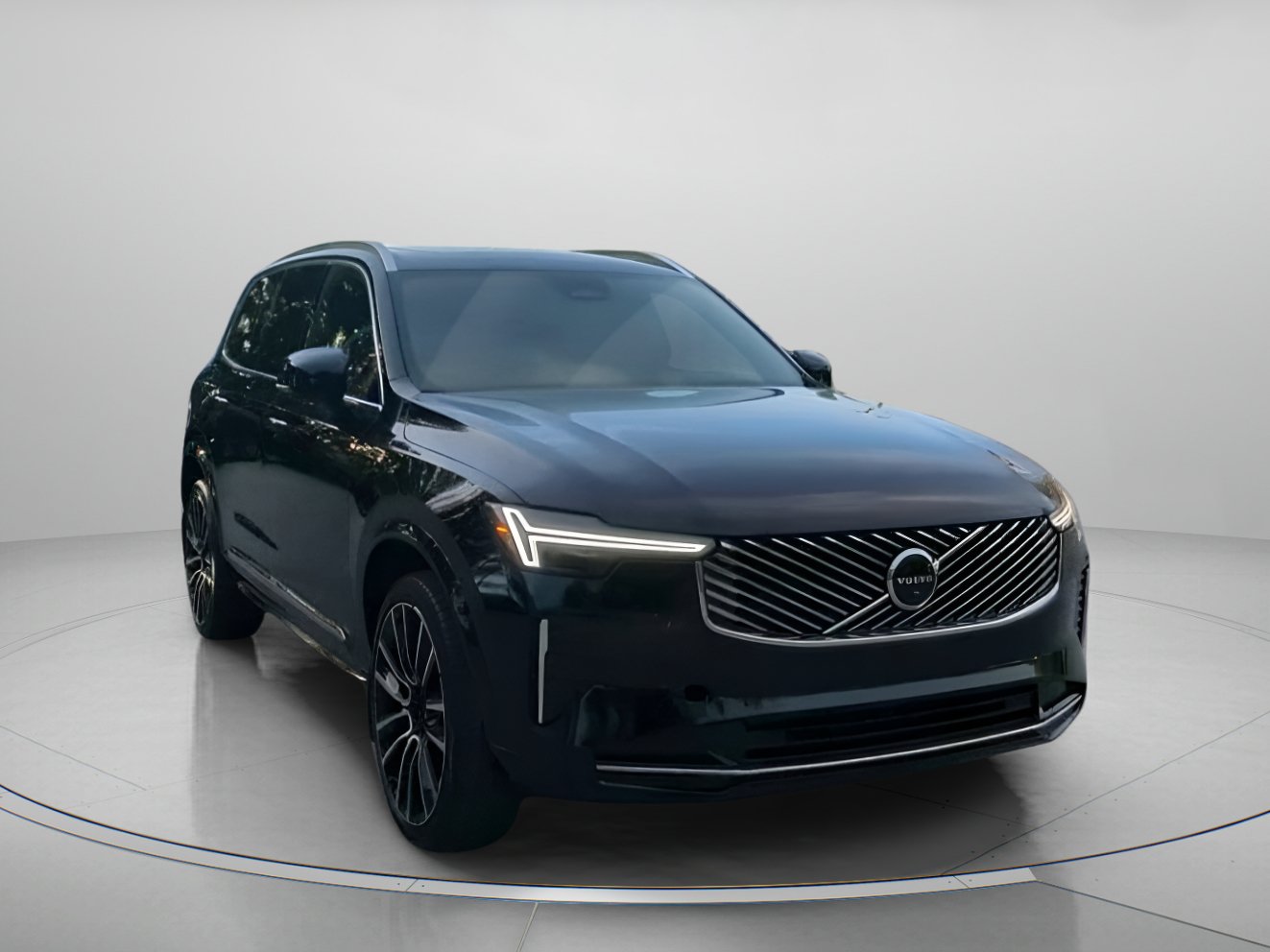 Used 2026 Volvo XC90 B6 Plus w/ Protection Package Premier AWD/4WD image 4
