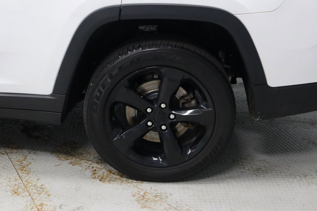 Used 2023 Jeep Grand Cherokee L Laredo AWD/4WD image 19