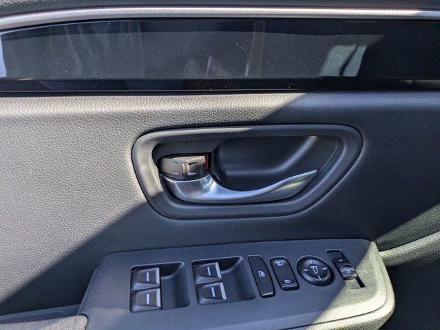 Used 2025 Honda Pilot Sport image 13