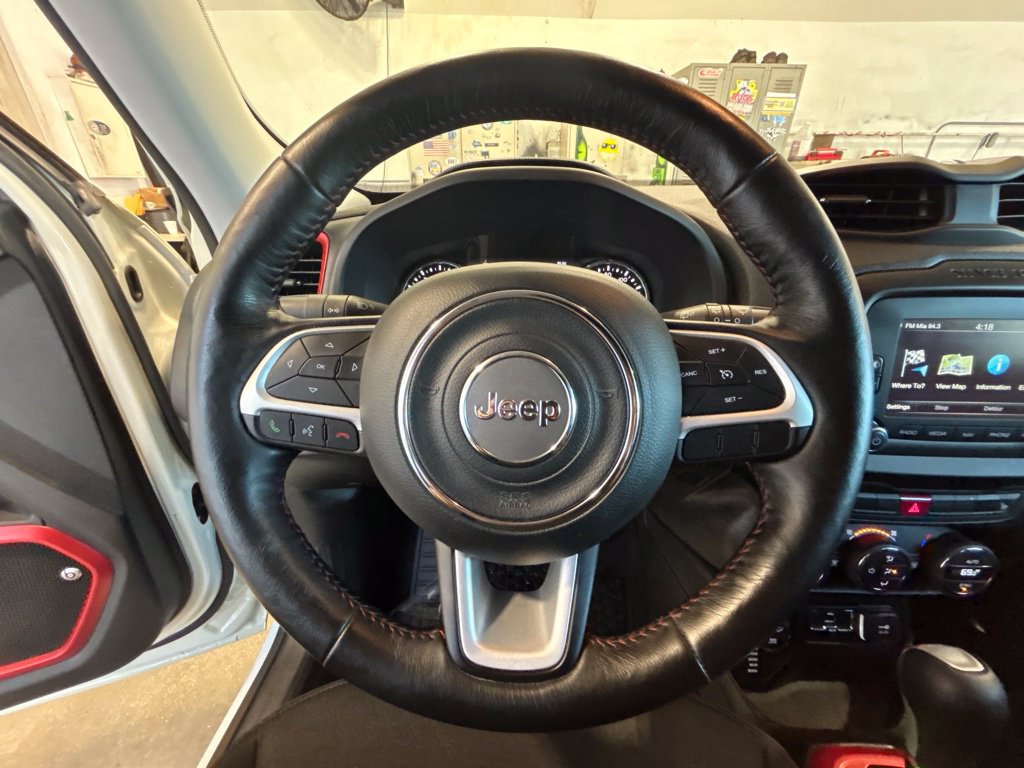 Used 2017 Jeep Renegade Trailhawk AWD/4WD image 16