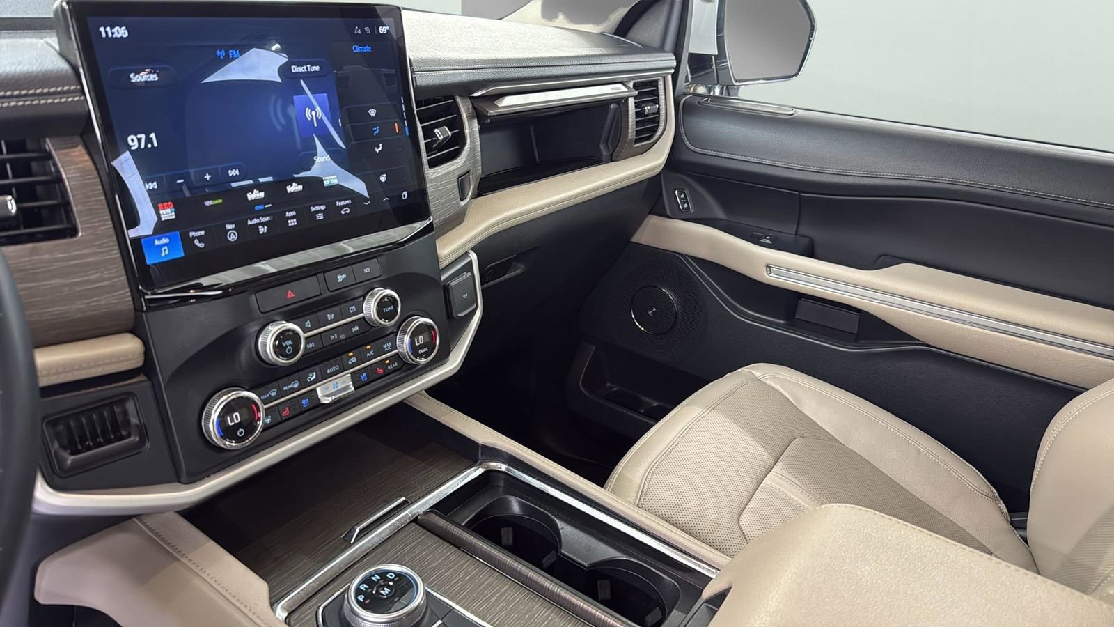 Certified 2022 Ford Expedition Limited image 20