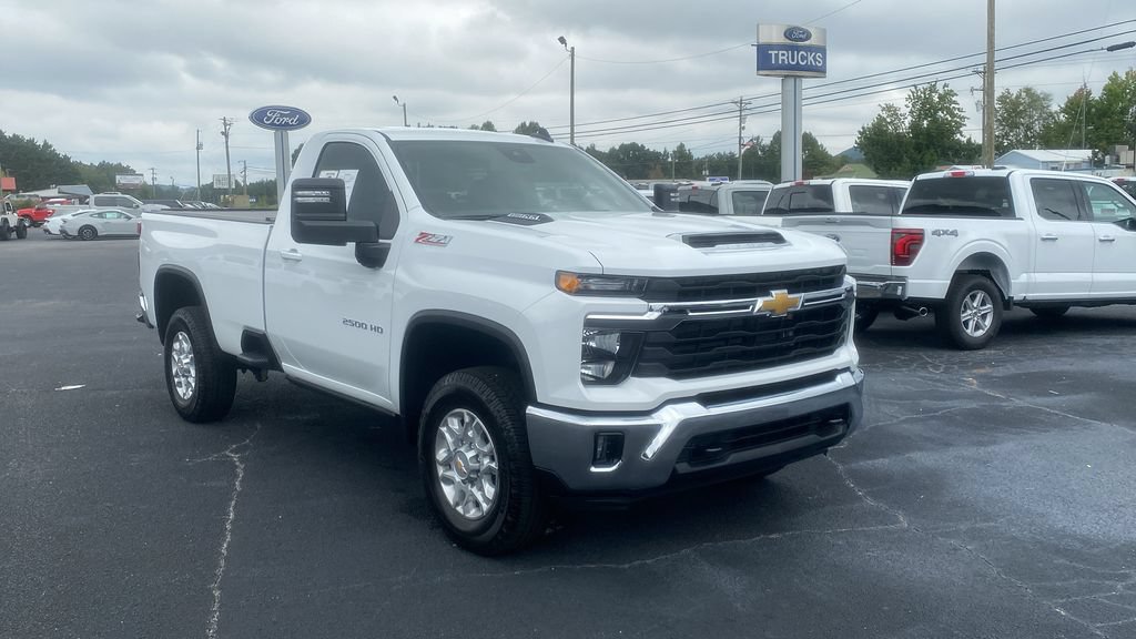 Used 2026 Chevrolet Silverado 2500 LT AWD/4WD image 3
