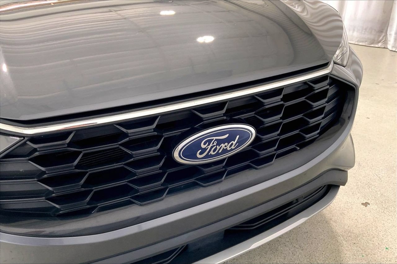 Certified 2025 Ford Escape ST-Line Select AWD/4WD image 30