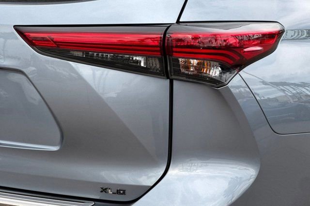 Used 2022 Toyota Highlander XLE image 31