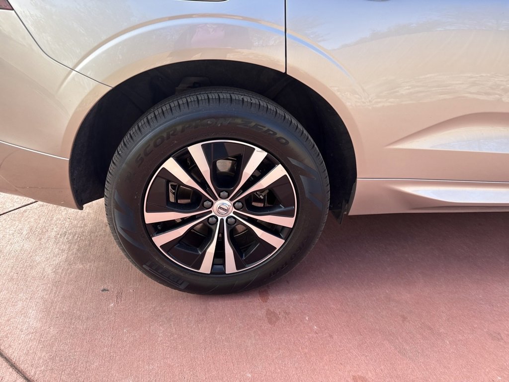 Used 2025 Volvo XC60 B5 Core image 29