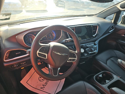Used 2025 Chrysler Pacifica Select FWD image 4
