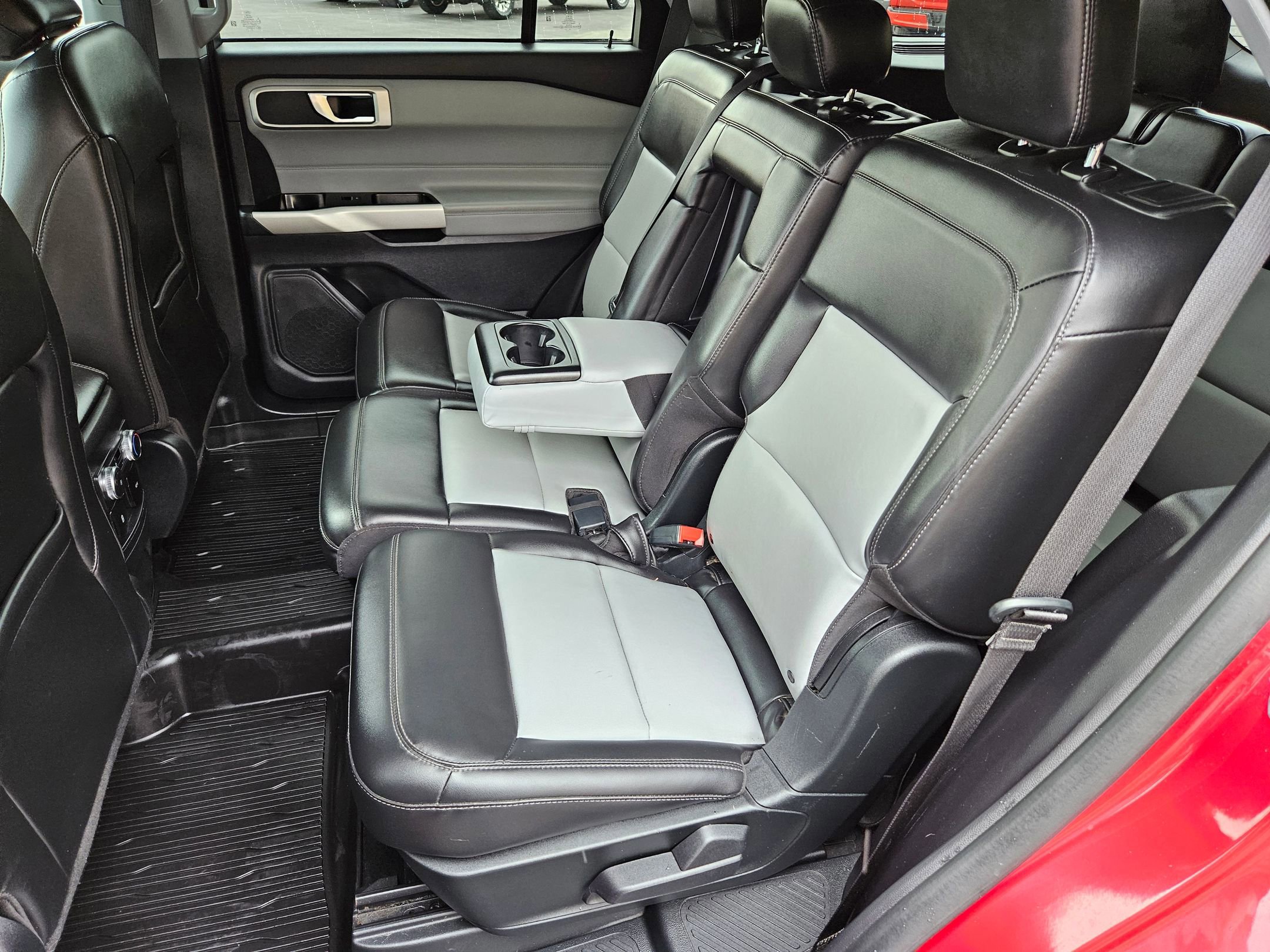 Certified 2022 Ford Explorer XLT w/ Equipment Group 202A image 20