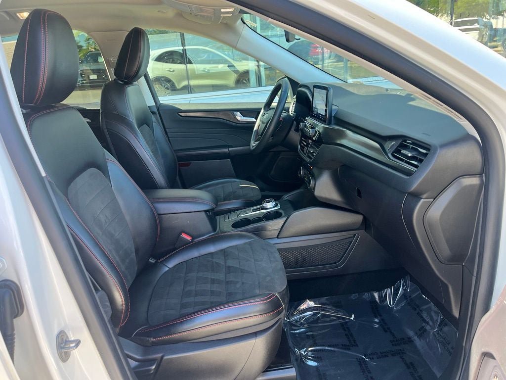 Certified 2022 Ford Escape SEL w/ SEL Stealth AWD Package image 21
