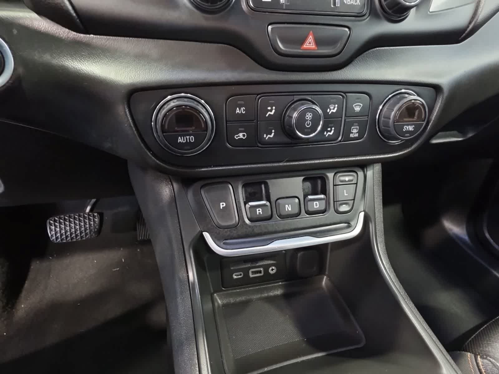 Used 2019 GMC Terrain SLT w/ Preferred Package AWD/4WD image 28