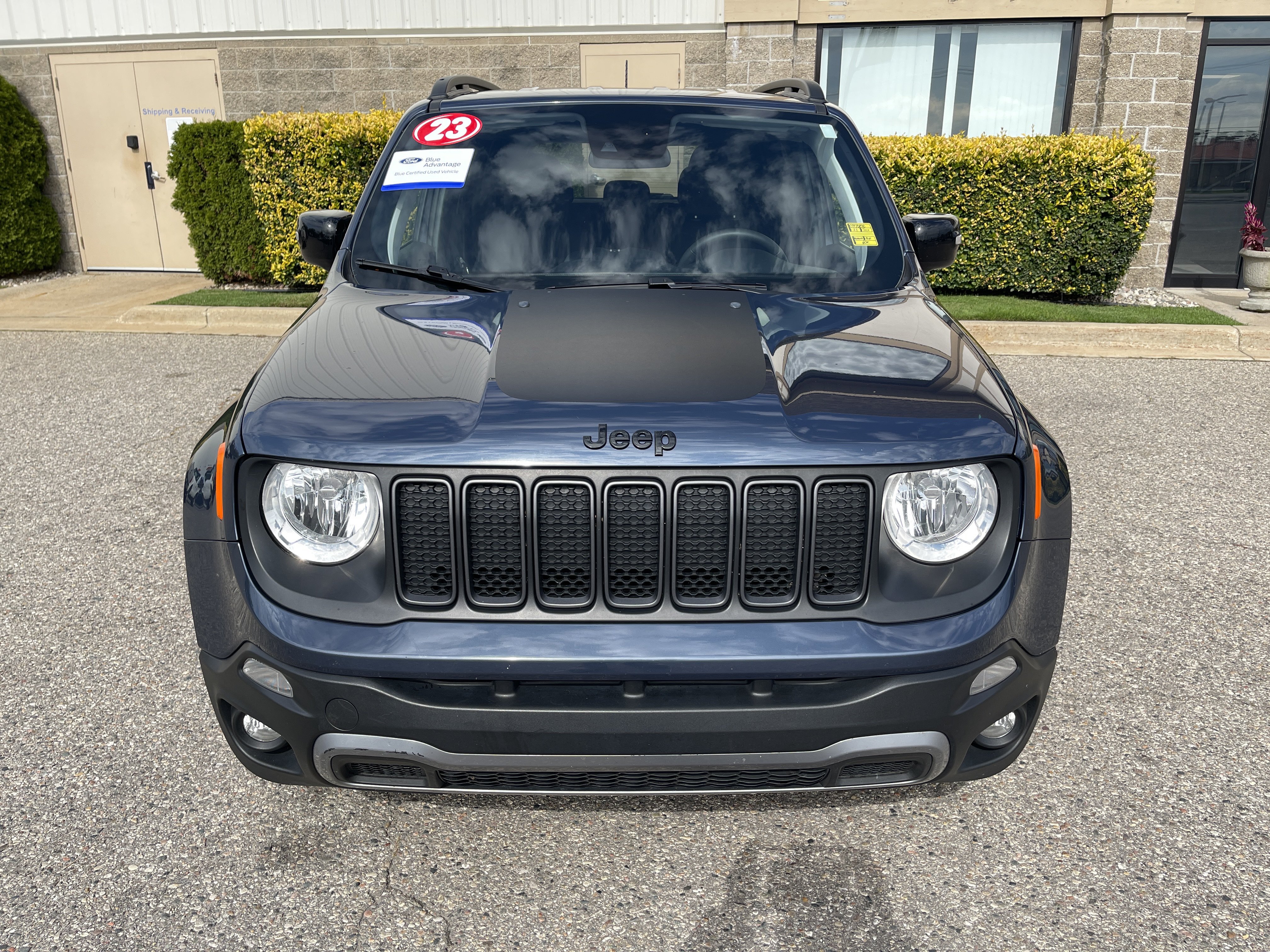 Used 2023 Jeep Renegade Latitude AWD/4WD image 9