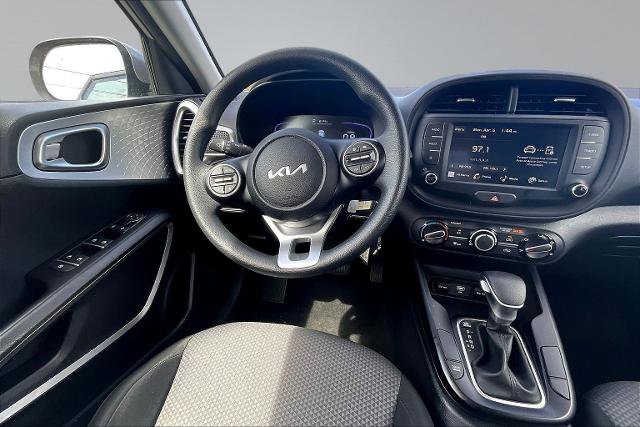Used 2025 Kia Soul LX w/ LX Technology Package FWD image 5